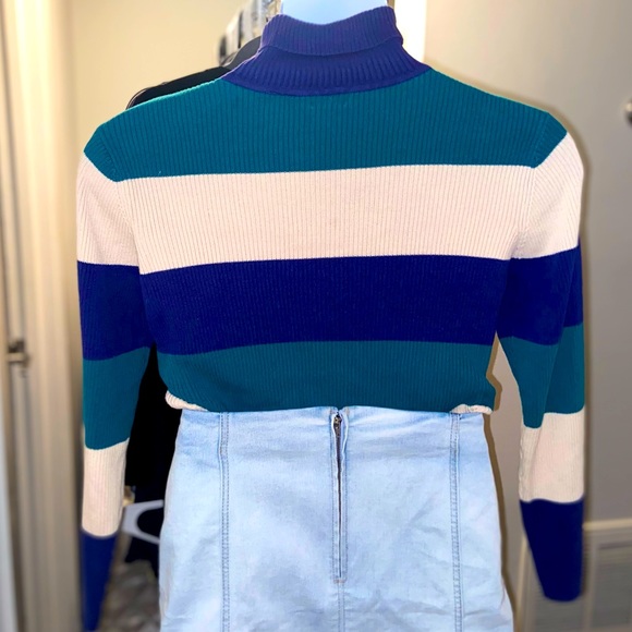 Very Cute and Comfortable Striped Turtleneck! - Picture 3 of 3